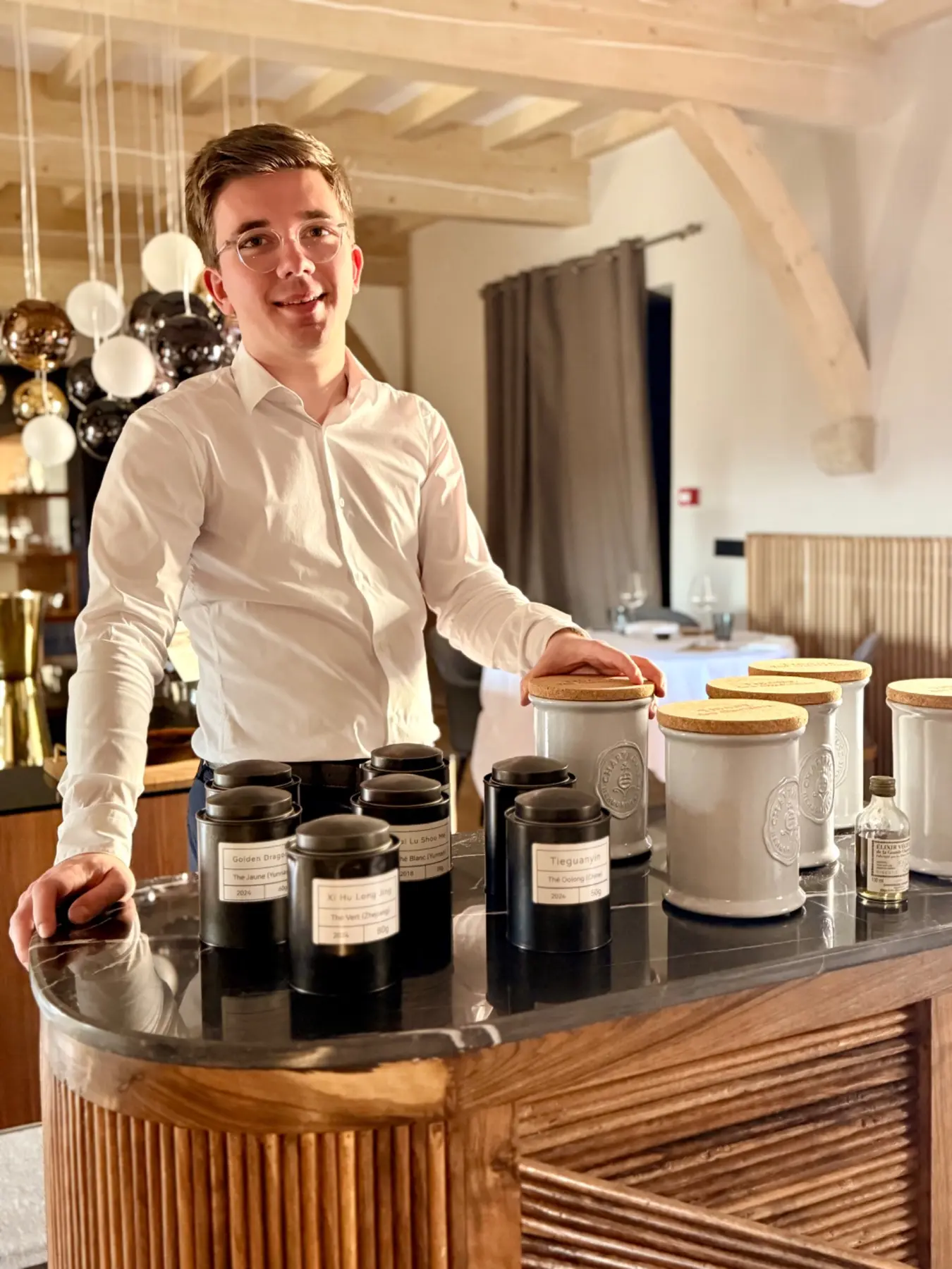 Tom Tossens au service du thé